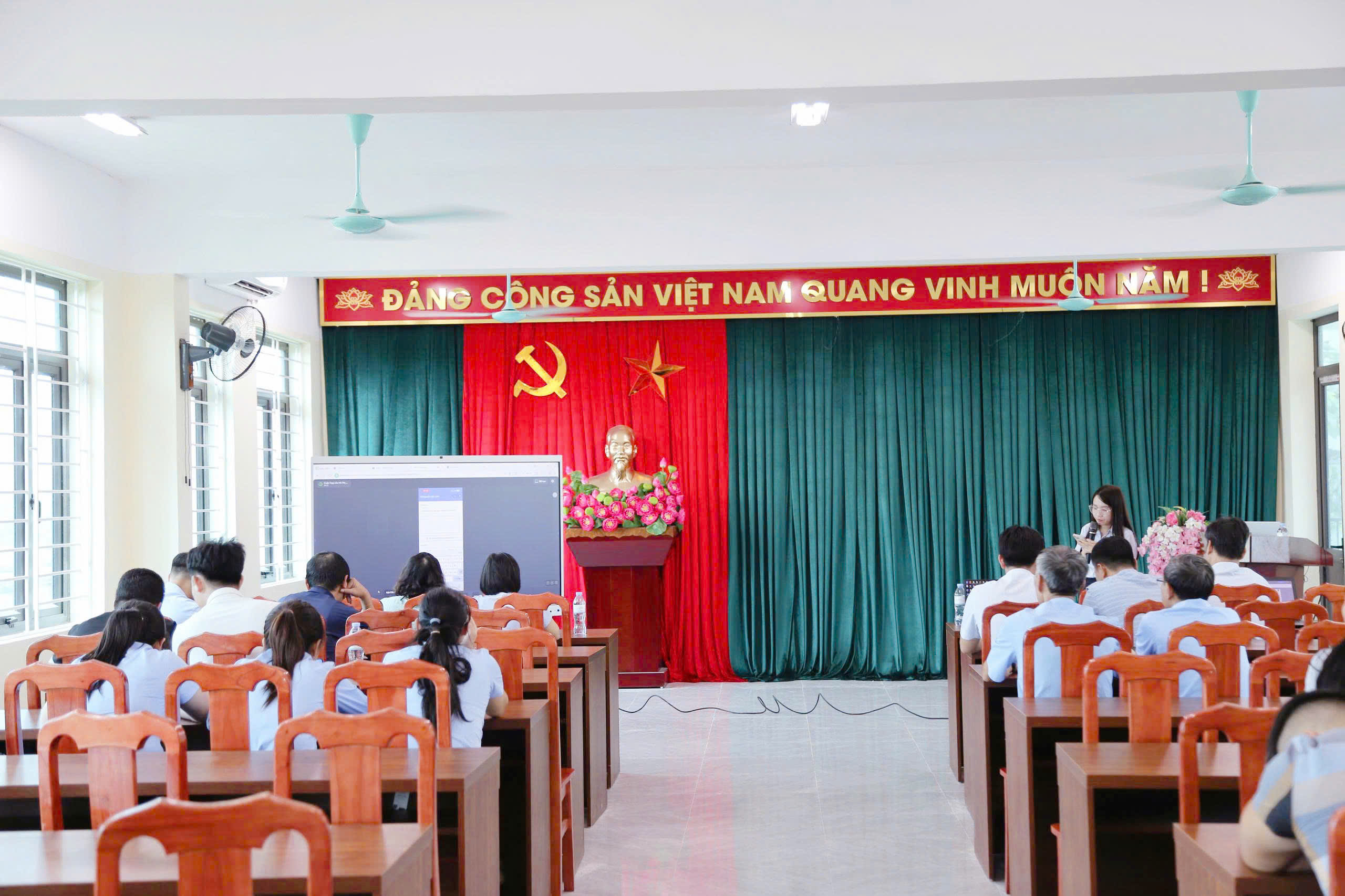 UBND XÃ NGUYỄN VĂN LINH TỔ CHỨC HỘI NGHỊ TẬP HUẤN TRIỂN KHAI HỆ THỐNG ZALO MINIAPP