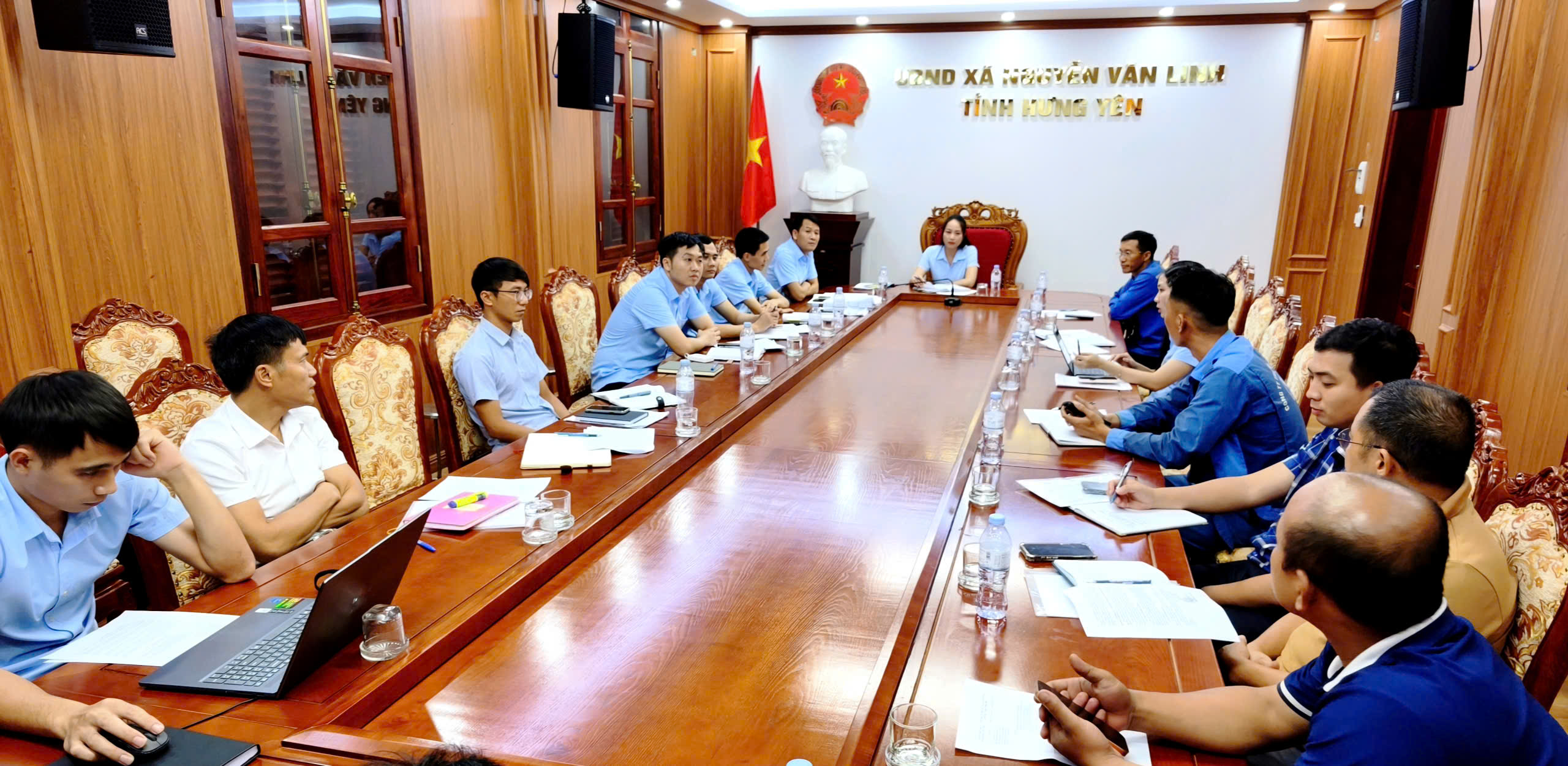 XÃ NGUYỄN VĂN LINH HỌP BÀN PHƯƠNG ÁN DI DỜI HẠ TẦNG KỸ THUẬT PHỤC VỤ CHỈNH TRANG CÁC TUYẾN ĐƯỜNG ĐT.380, ĐT.381