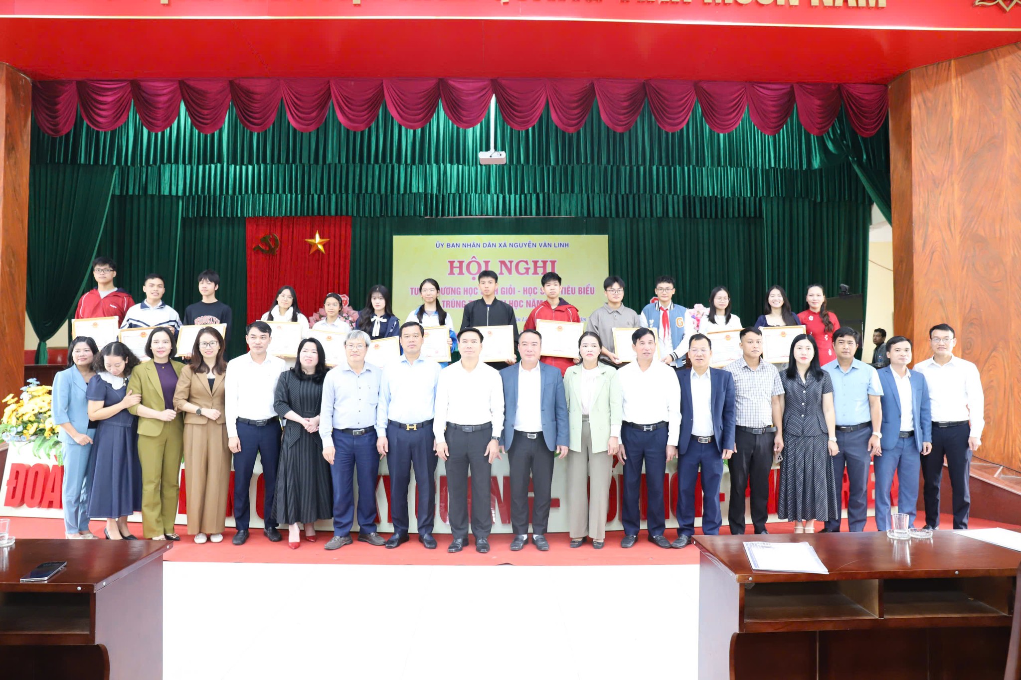 XÃ NGUYỄN VĂN LINH TỔ CHỨC HỘI NGHỊ GẶP MẶT TUYÊN DƯƠNG HỌC SINH GIỎI, HỌC SINH TRÚNG TUYỂN ĐẠI HỌC ĐIỂM CAO NĂM 2025