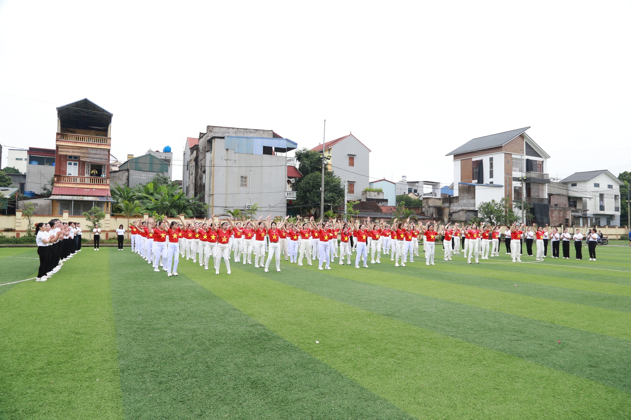 CHƯƠNG TRÌNH GIAO LƯU DÂN VŨ CHÀO MỪNG THÀNH CÔNG ĐẠI HỘI MẶT TRẬN TỔ QUỐC VÀ CÁC TỔ CHỨC CHÍNH TRỊ - XÃ HỘI NHIỆM KỲ 2025 – 2030