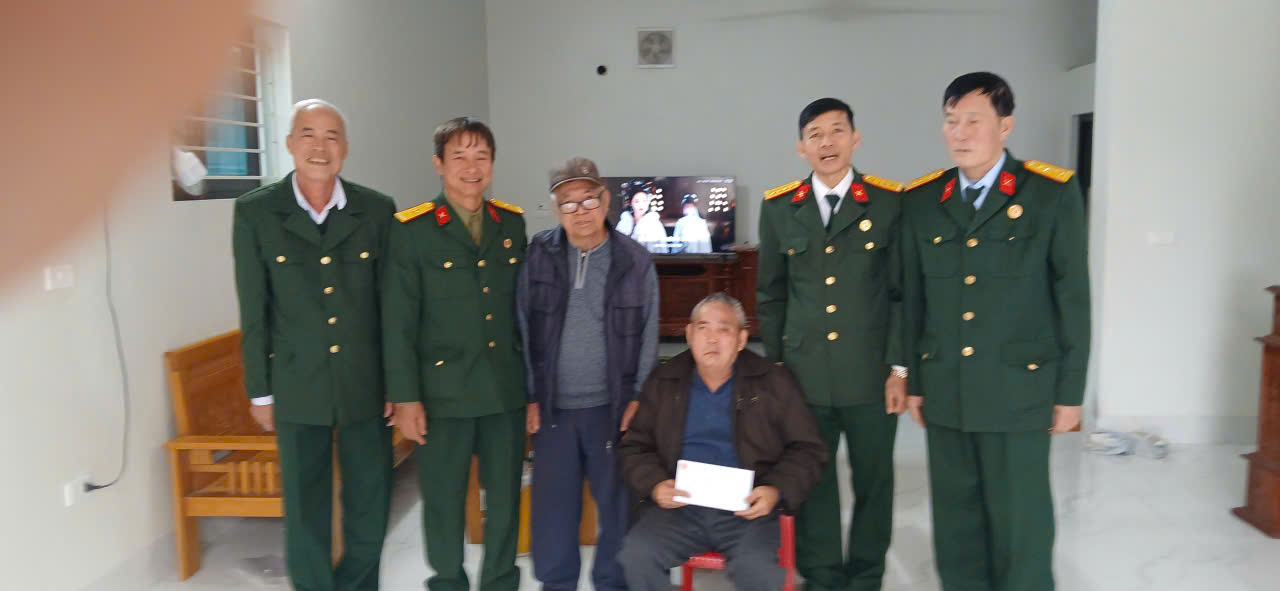 HỘI CỰU CHIẾN BINH XÃ NGUYỄN VĂN LINH TẶNG QUÀ TẾT CHO HỘI VIÊN CÓ HOÀN CẢNH KHÓ KHĂN