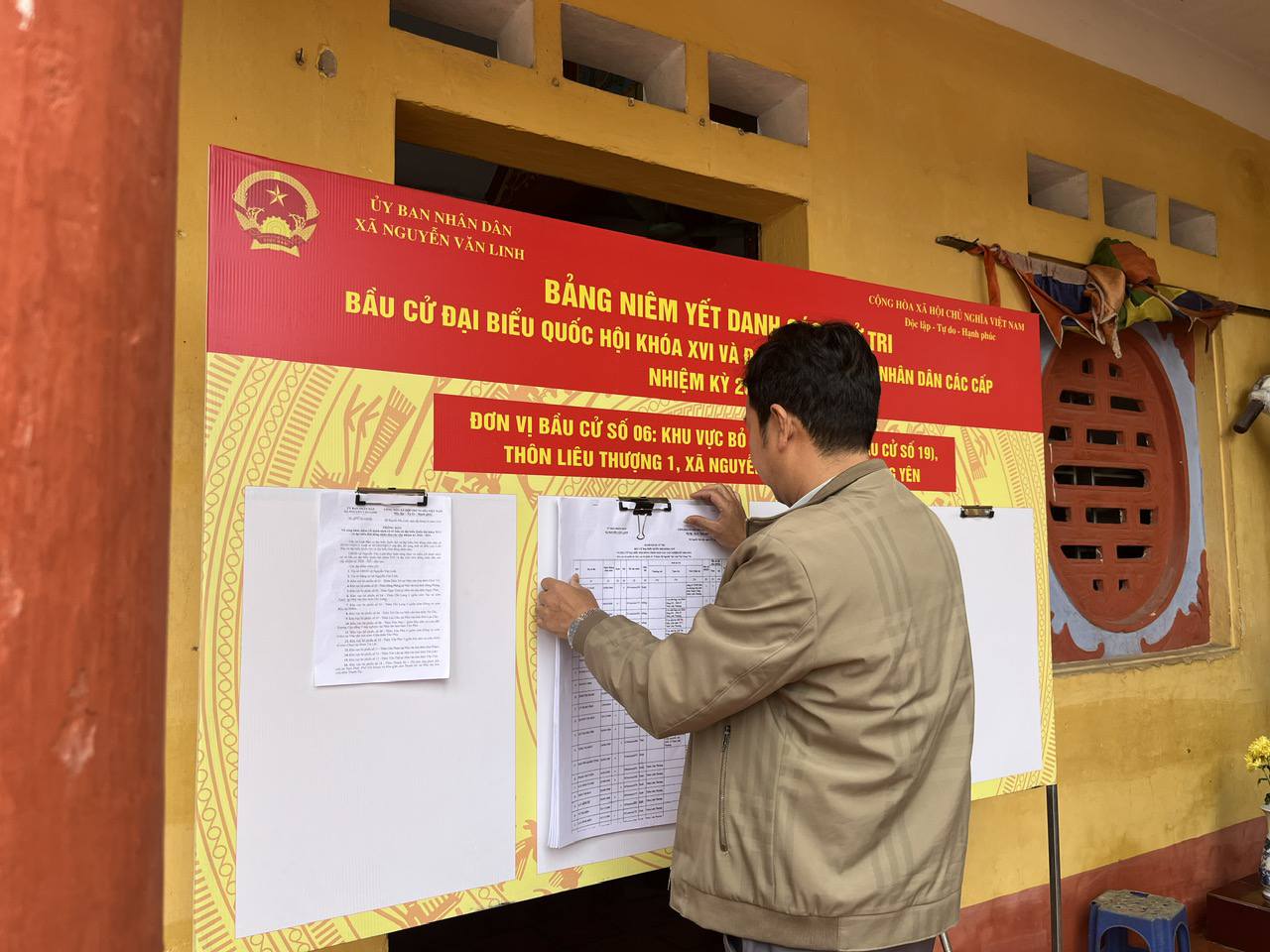 HOÀN THÀNH NIÊM YẾT DANH SÁCH CỬ TRI TẠI 100% KHU VỰC BỎ PHIẾU.