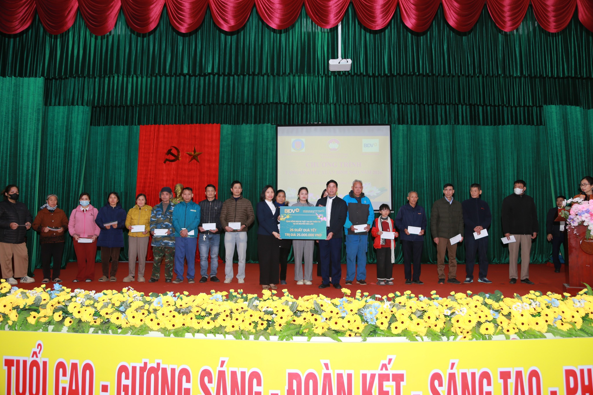 ỦY BAN MẶT TRẬN TỔ QUỐC VIỆT NAM XÃ NGUYỄN VĂN LINH TRAO QUÀ CHO CÁC HỘ CÓ HOÀN CẢNH KHÓ KHĂN NHÂN DỊP TẾT NGUYÊN ĐÁN – XUÂN BÍNH NGỌ 2026