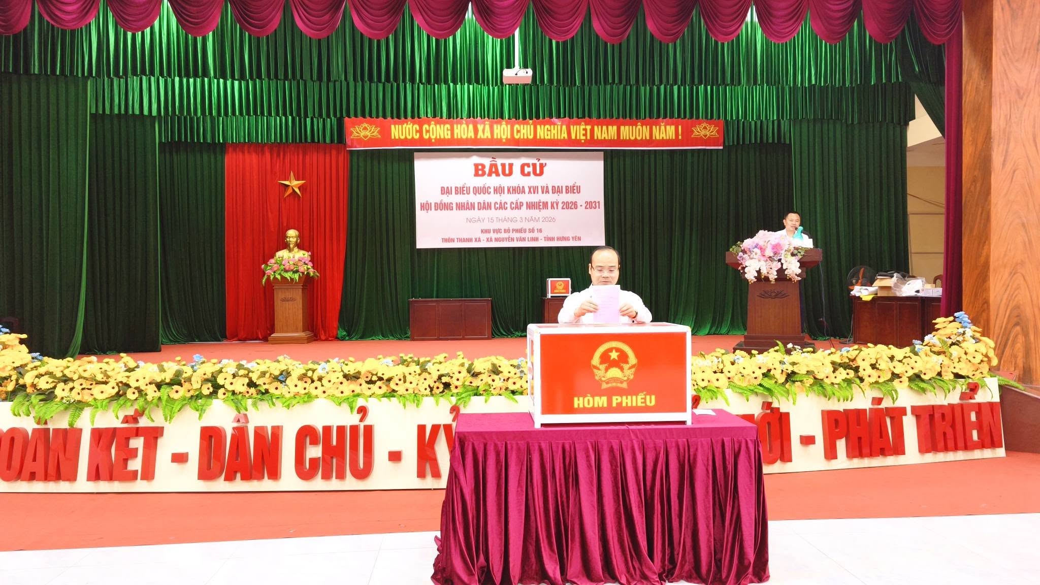HƠN 23 NGHÌN CỬ TRI XÃ NGUYỄN VĂN LINH THAM GIA NGÀY HỘI BẦU CỬ TẠI 23 TỔ BỎ PHIẾU