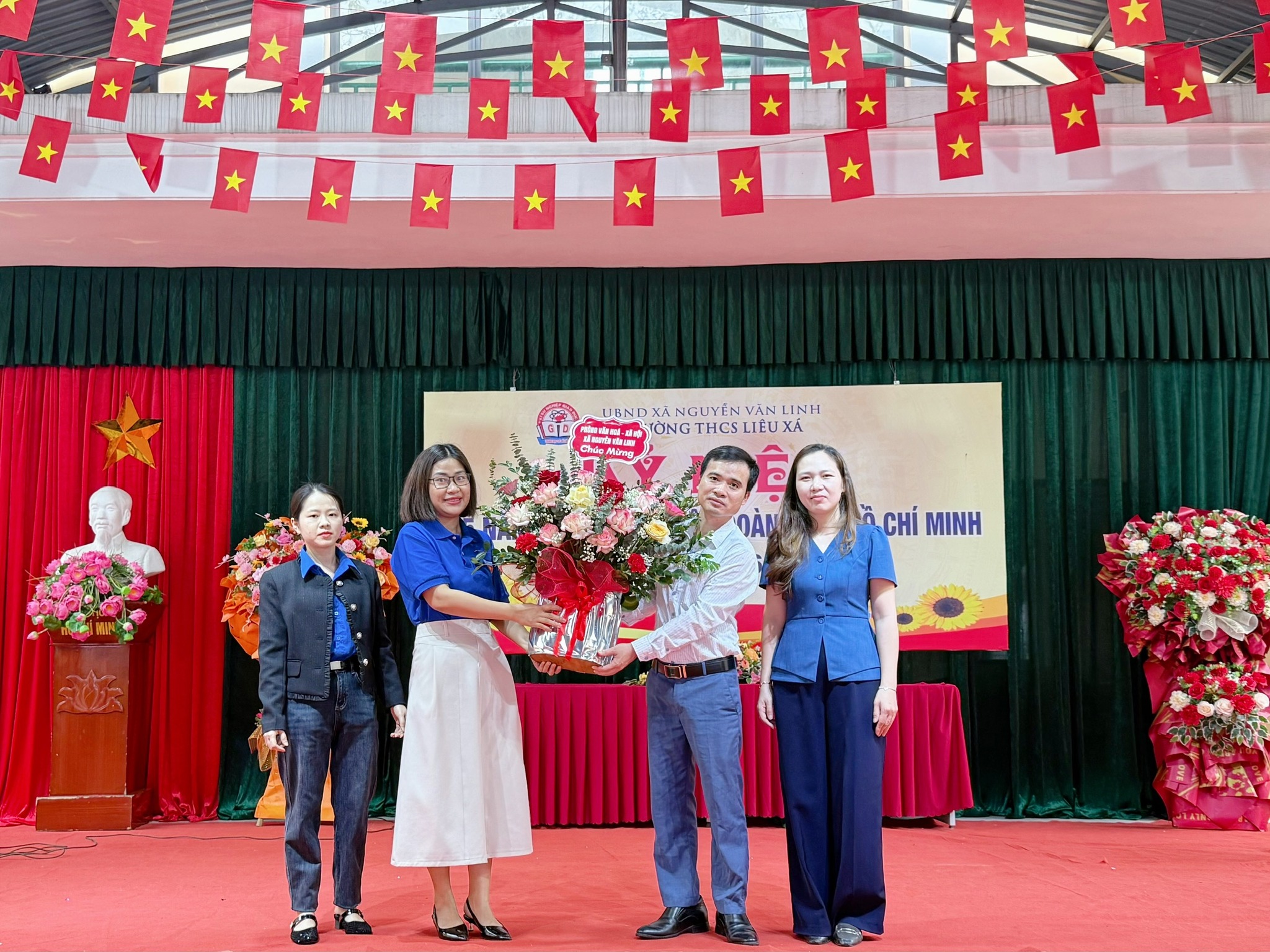 TRƯỜNG THCS LIÊU XÁ LONG TRỌNG TỔ CHỨC LỄ KỶ NIỆM 95 NĂM NGÀY THÀNH LẬP ĐOÀN TNCS HỒ CHÍ MINH