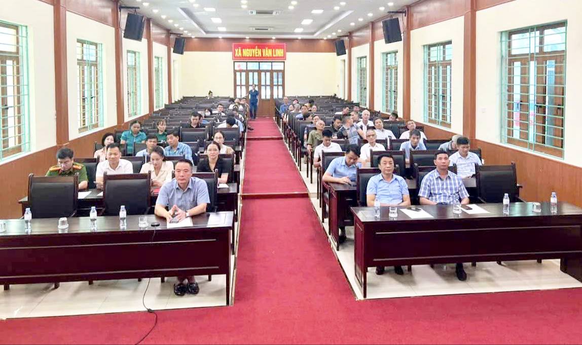 CỬ TRI XÃ NGUYỄN VĂN LINH DỰ HỘI NGHỊ TIẾP XÚC CỬ TRI SAU KỲ HỌP THỨ NHẤT, QUỐC HỘI KHÓA XVI