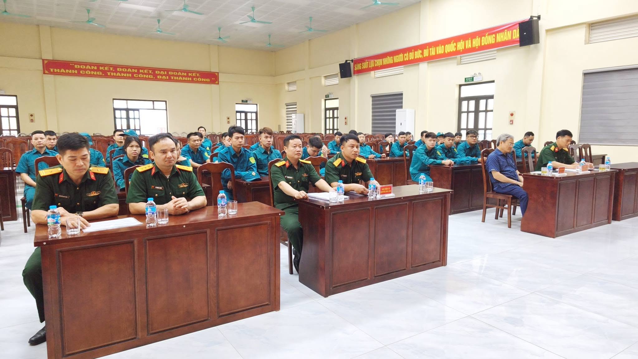 BAN CHỈ HUY QUÂN SỰ XÃ NGUYỄN VĂN LINH TỔ CHỨC KHAI MẠC HUẤN LUYỆN DÂN QUÂN TỰ VỆ NĂM 2026