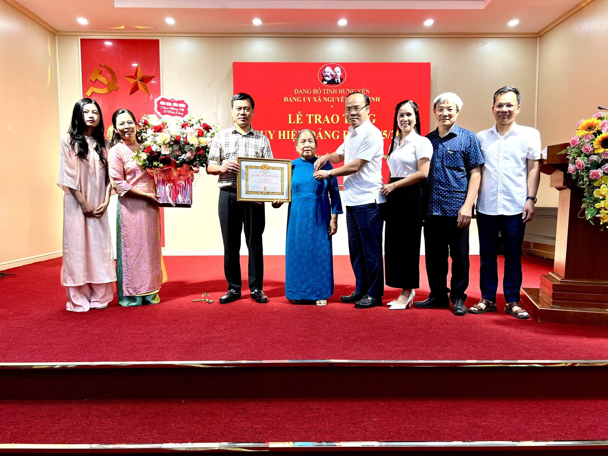 XÃ NGUYỄN VĂN LINH TRAO TẶNG HUY HIỆU ĐẢNG ĐỢT 19/5/2026