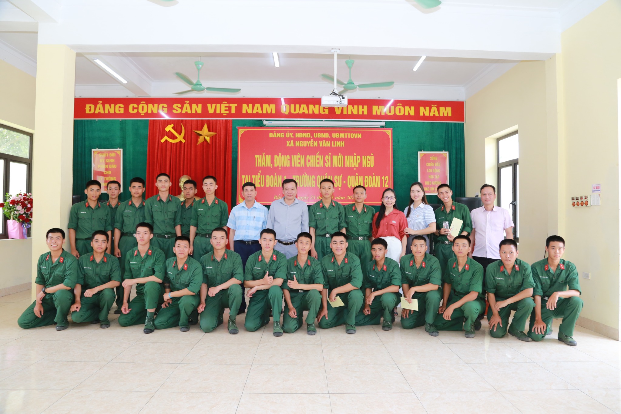 XÃ NGUYỄN VĂN LINH THĂM, ĐỘNG VIÊN TÂN BINH NHẬP NGŨ NĂM 2026 TẠI TRƯỜNG QUÂN SỰ QUÂN ĐOÀN 12