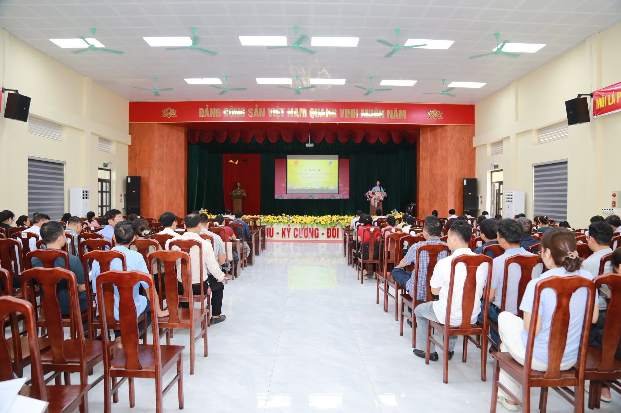 HỘI NGHỊ TẬP HUẤN CHUYỂN ĐỔI SỐ NĂM 2026 TRÊN ĐỊA BÀN XÃ NGUYỄN VĂN LINH