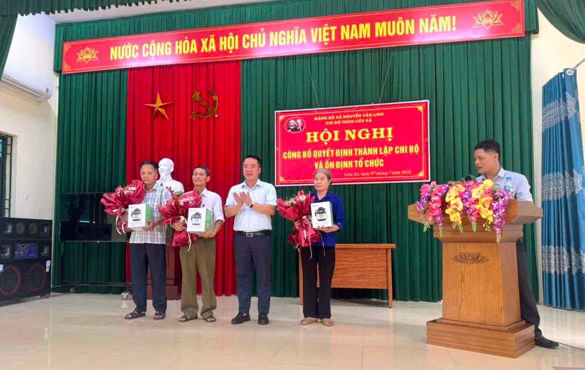 CHI BỘ THÔN LIÊU XÁ TỔ CHỨC HỘI NGHỊ CÔNG BỐ QUYẾT ĐỊNH THÀNH LẬP CHI BỘ VÀ ỔN ĐỊNH TỔ CHỨC
