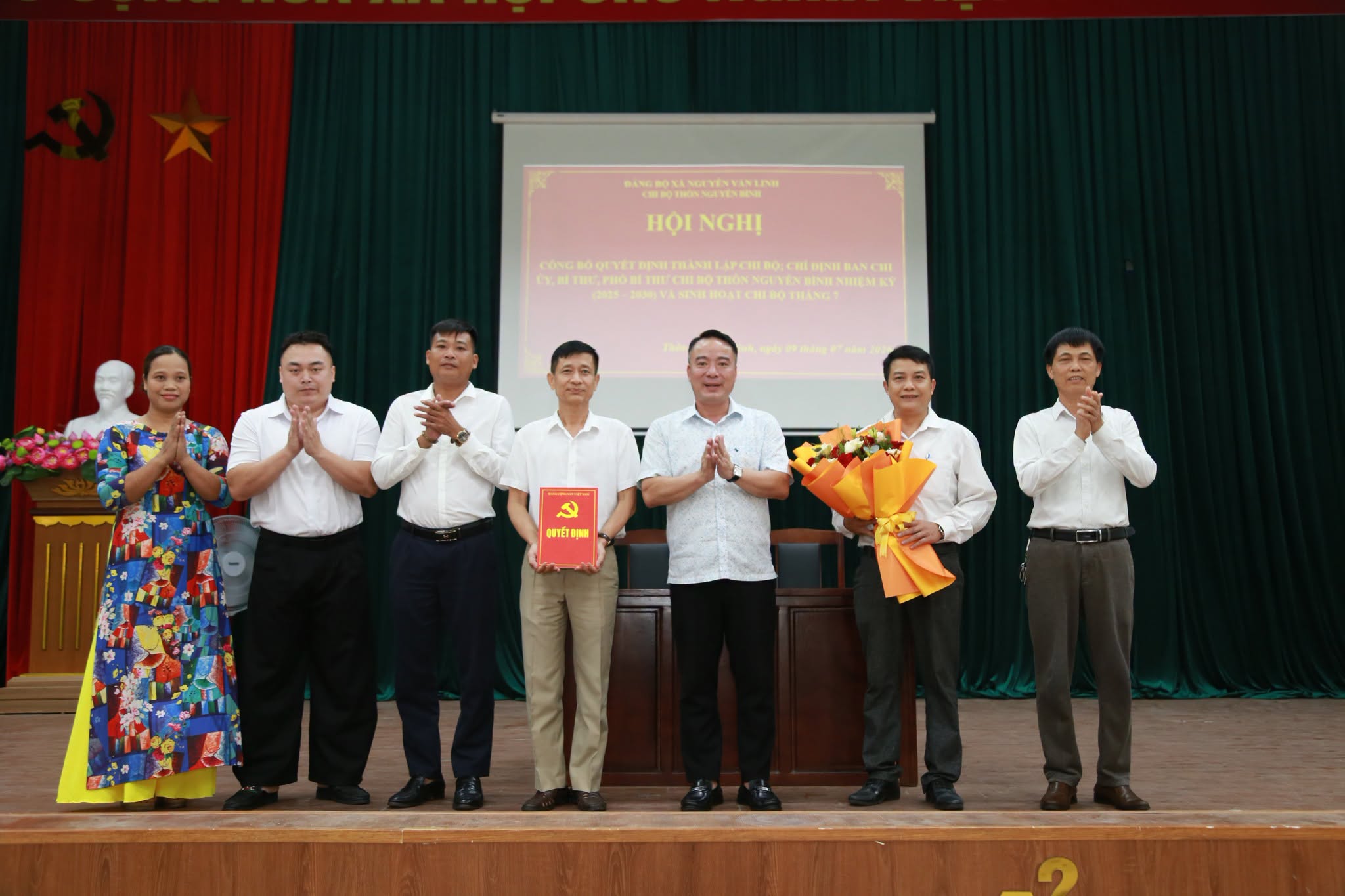 CHI BỘ THÔN NGUYỄN BÌNH TỔ CHỨC HỘI NGHỊ CÔNG BỐ QUYẾT ĐỊNH THÀNH LẬP CHI BỘ VÀ SINH HOẠT CHI BỘ THÁNG 7