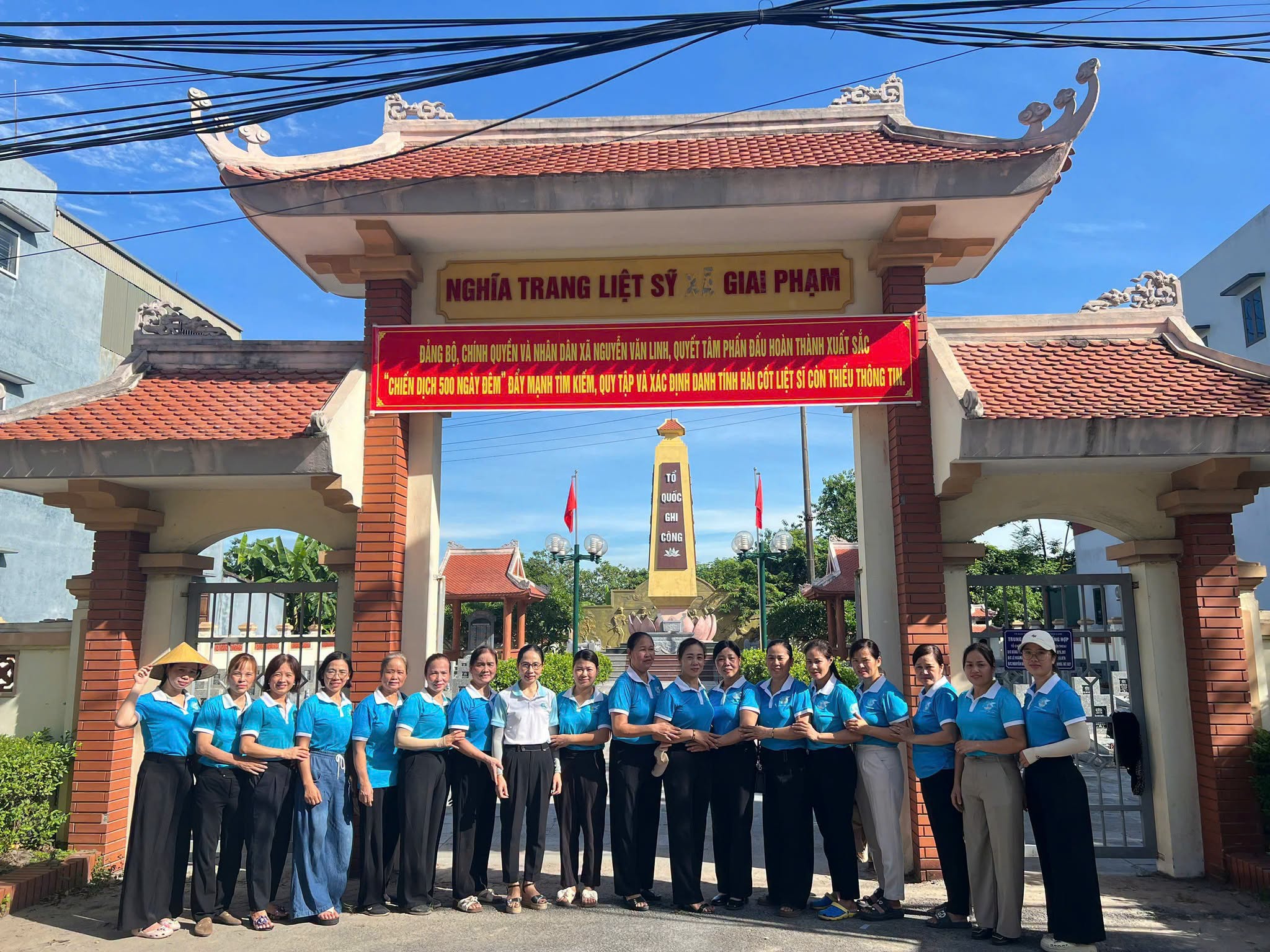HƠN 20 HỘI VIÊN PHỤ NỮ XÃ THAM GIA VỆ SINH NGHĨA TRANG LIỆT SĨ GIAI PHẠM