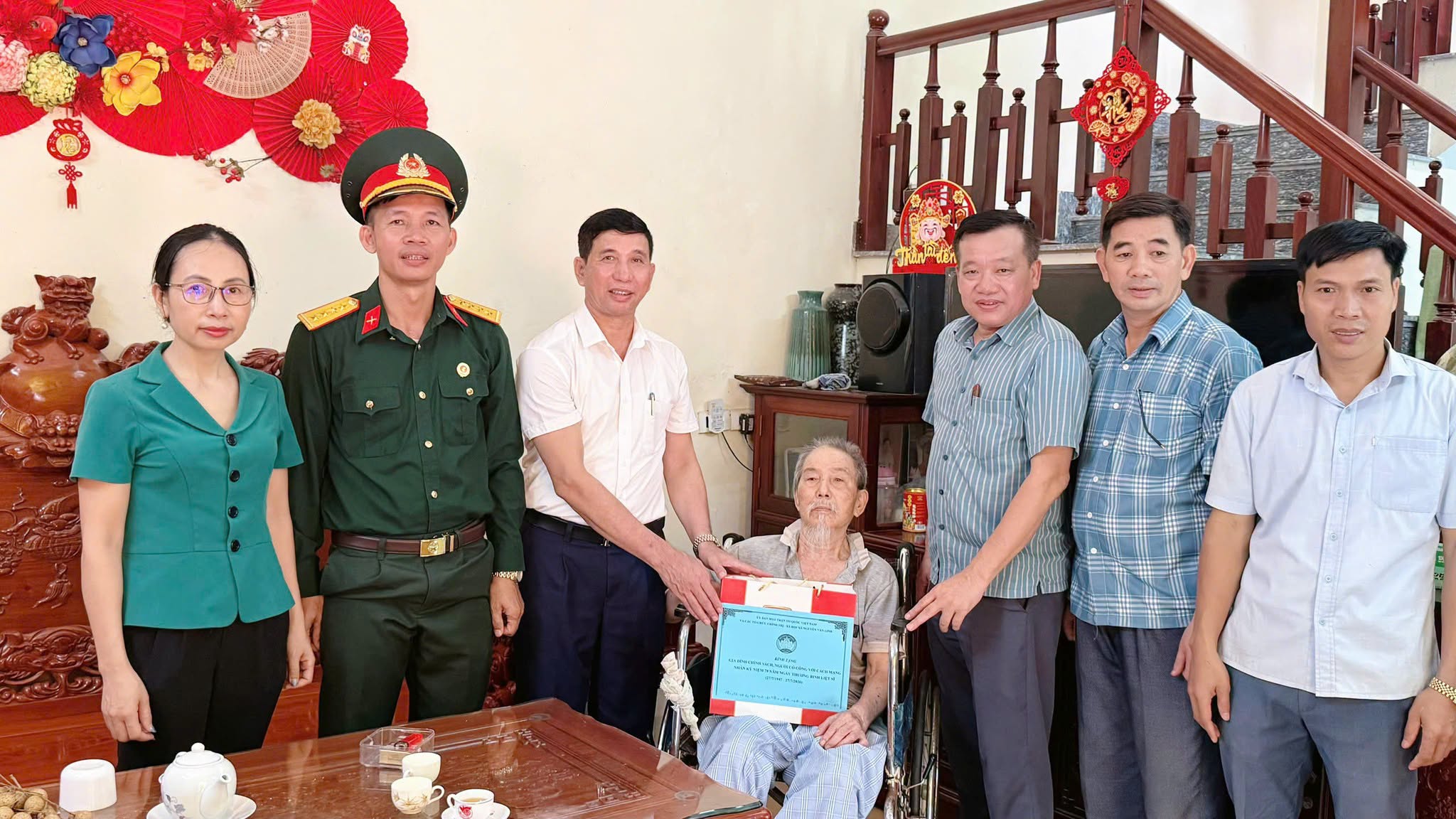ỦY BAN MTTQ VIỆT NAM XÃ NGUYỄN VĂN LINH THĂM, TẶNG QUÀ GIA ĐÌNH CHÍNH SÁCH NHÂN DỊP KỶ NIỆM 79 NĂM NGÀY THƯƠNG BINH - LIỆT SĨ (27/7/1947 – 27/7/2026)