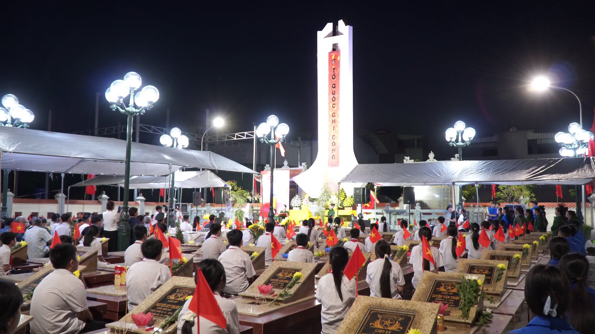 LỄ DÂNG HƯƠNG, THẮP NẾN TRI ÂN CÁC ANH HÙNG LIỆT SĨ NHÂN KỶ NIỆM 79 NĂM NGÀY THƯƠNG BINH - LIỆT SĨ