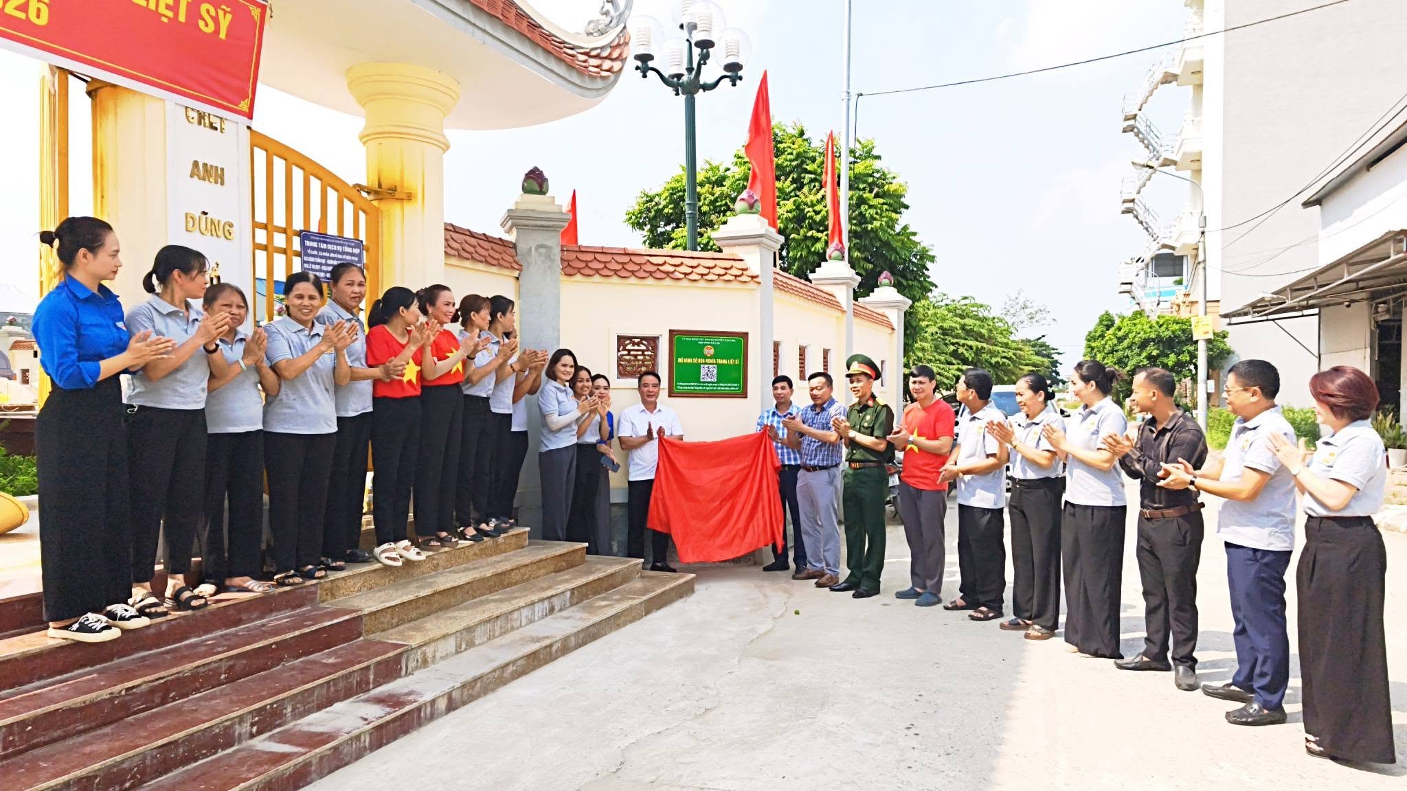 HỘI NÔNG DÂN XÃ TỔ CHỨC RA MẮT MÔ HÌNH SỐ HOÁ DI TÍCH NGHĨA TRANG LIỆT SĨ NGỌC LONG