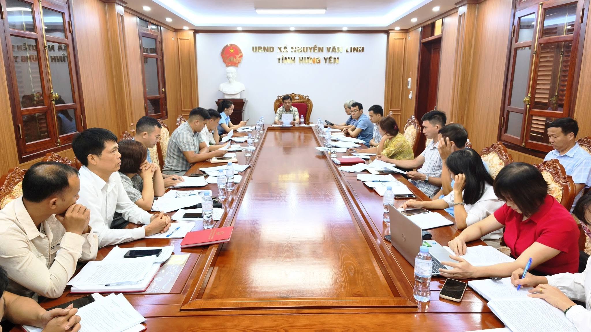 UBND XÃ HỌP GIAO BAN ĐÁNH GIÁ KẾT QUẢ THỰC HIỆN NHIỆM VỤ TRỌNG TÂM TRONG CÔNG TÁC QUẢN LÝ ĐẤT ĐAI, MÔI TRƯỜNG, THIẾT BỊ ĐIỆN CHIẾU SÁNG TRÊN ĐỊA BÀN.