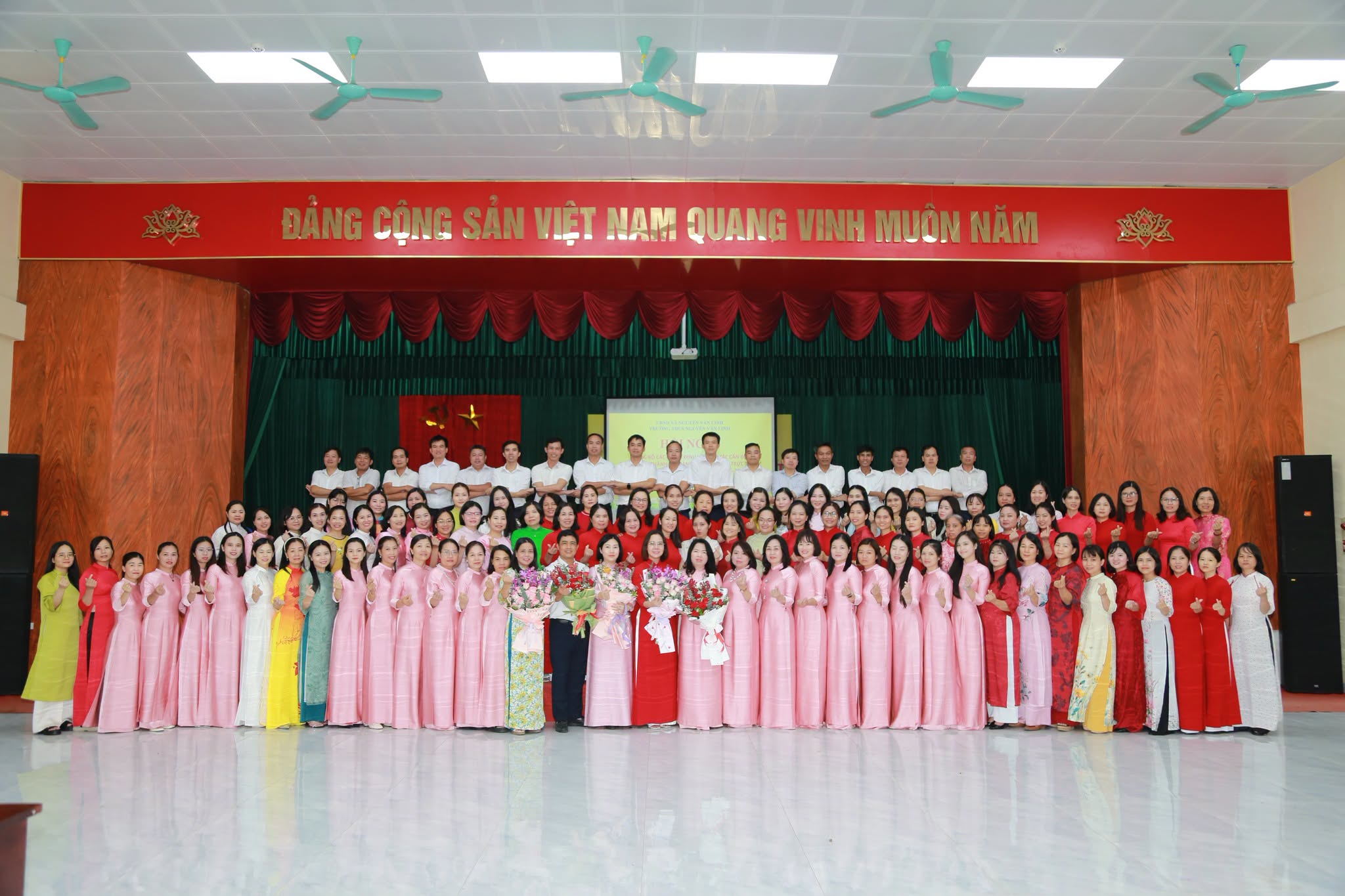 TRƯỜNG THCS NGUYỄN VĂN LINH CÔNG BỐ CÁC QUYẾT ĐỊNH VỀ CÔNG TÁC CÁN BỘ, THÀNH LẬP ĐẢNG BỘ VÀ TRIỂN KHAI NHIỆM VỤ NĂM HỌC 2026 – 2027