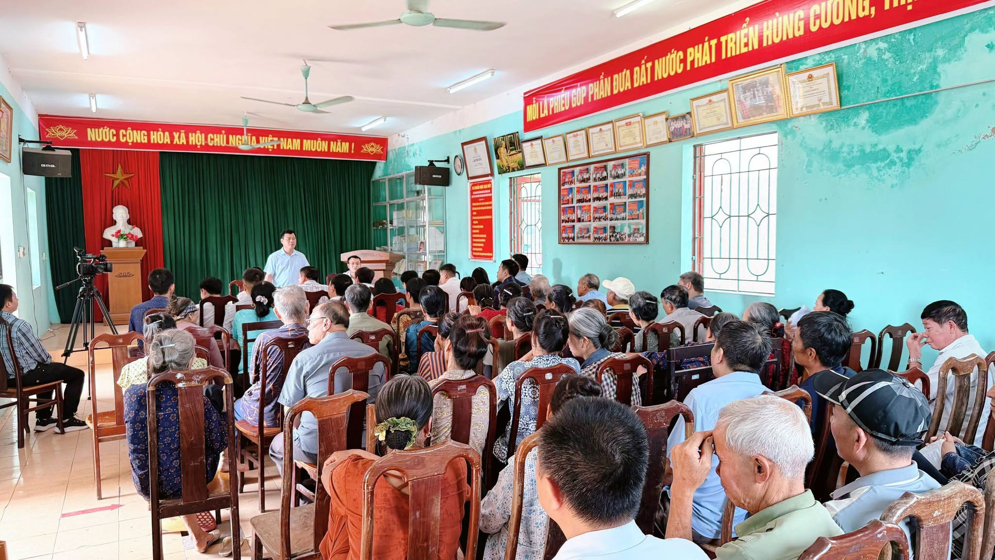 LÃNH ĐẠO XÃ NGUYỄN VĂN LINH DỰ HỘI NGHỊ TRIỂN KHAI DỰ ÁN XÂY DỰNG TRƯỜNG THPT NGUYỄN VĂN LINH