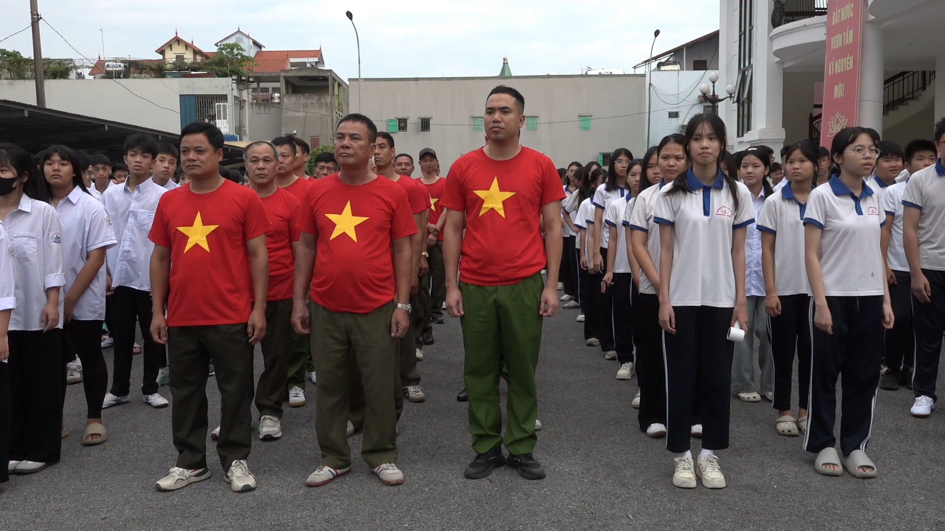 CÔNG AN XÃ TỔ CHỨC HOẠT ĐỘNG ĐI BỘ “CÙNG VIỆT NAM TIẾN BƯỚC” NĂM 2026