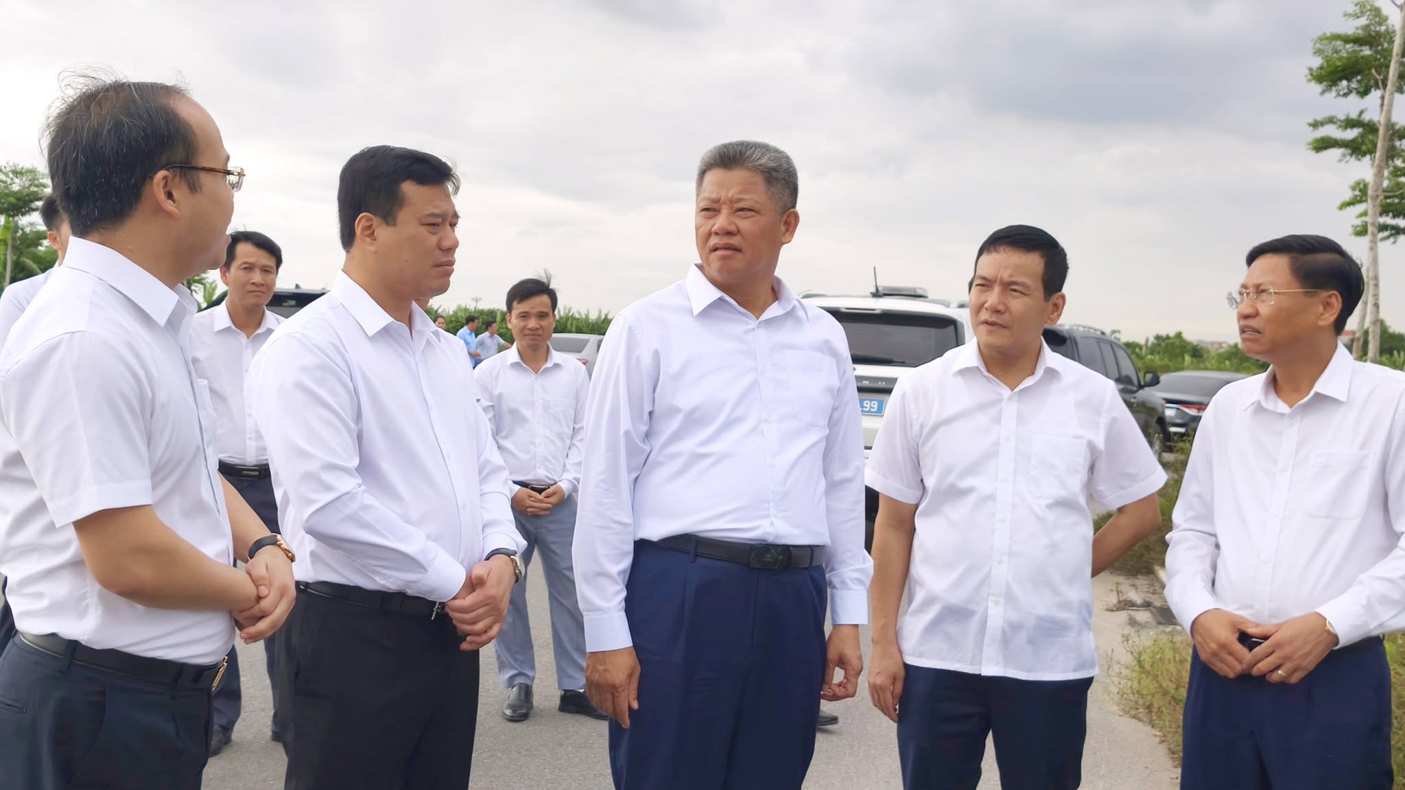 ĐỒNG CHÍ NGUYỄN MẠNH QUYỀN – PHÓ BÍ THƯ TỈNH ỦY, CHỦ TỊCH UBND TỈNH KHẢO SÁT DỰ ÁN XÂY DỰNG TRƯỜNG THPT NGUYỄN VĂN LINH
