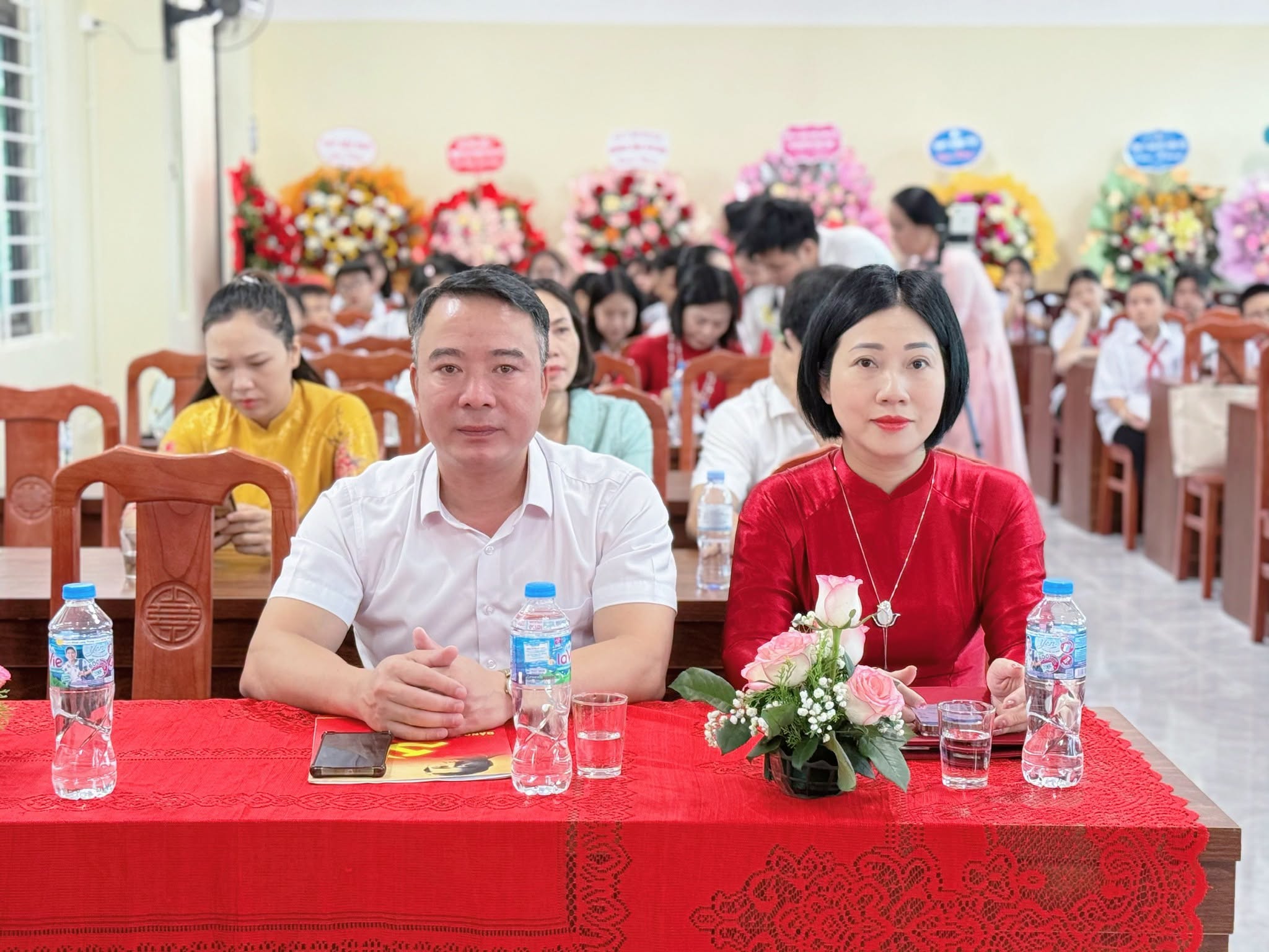 ĐỒNG CHÍ ĐỖ XUÂN CHƯƠNG – PHÓ BÍ THƯ THƯỜNG TRỰC ĐẢNG ỦY, CHỦ TỊCH HĐND XÃ DỰ KHAI GIẢNG NĂM HỌC MỚI 2026 – 2027 TẠI TRƯỜNG THCS NGUYỄN VĂN LINH