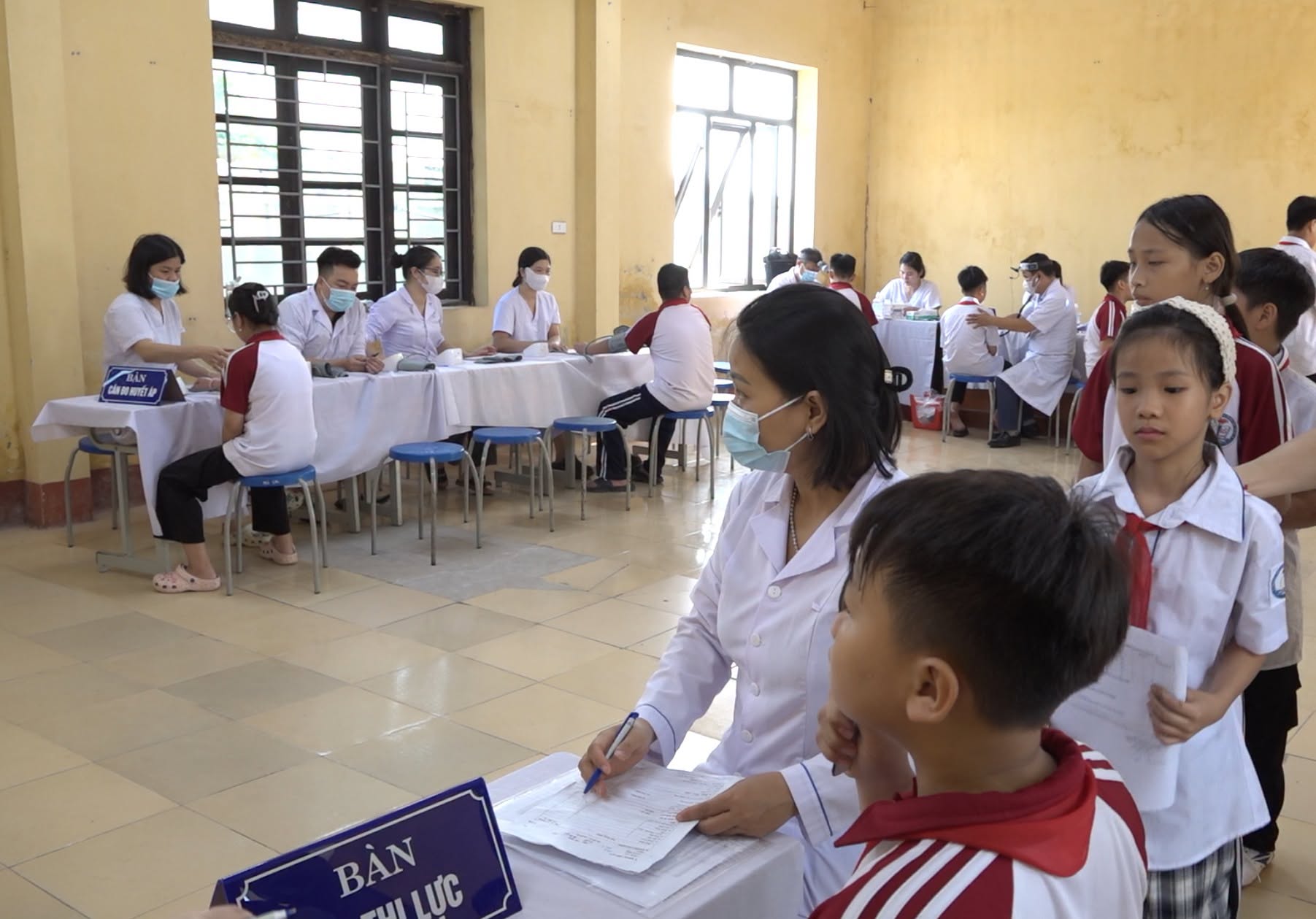 TỔ CHỨC KHÁM SỨC KHỎE ĐỊNH KỲ CHO HỌC SINH TRƯỜNG THCS NGUYỄN VĂN LINH – PHÂN HIỆU 2