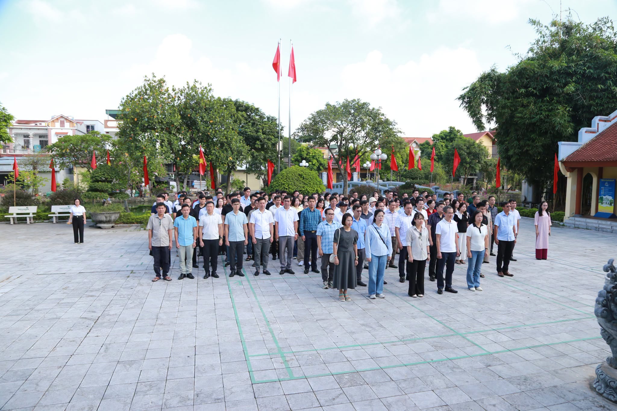 ĐOÀN LỰC LƯỢNG AN NINH ĐỐI NGOẠI TOÀN QUỐC DÂNG HƯƠNG TƯỞNG NIỆM TỔNG BÍ THƯ NGUYỄN VĂN LINH