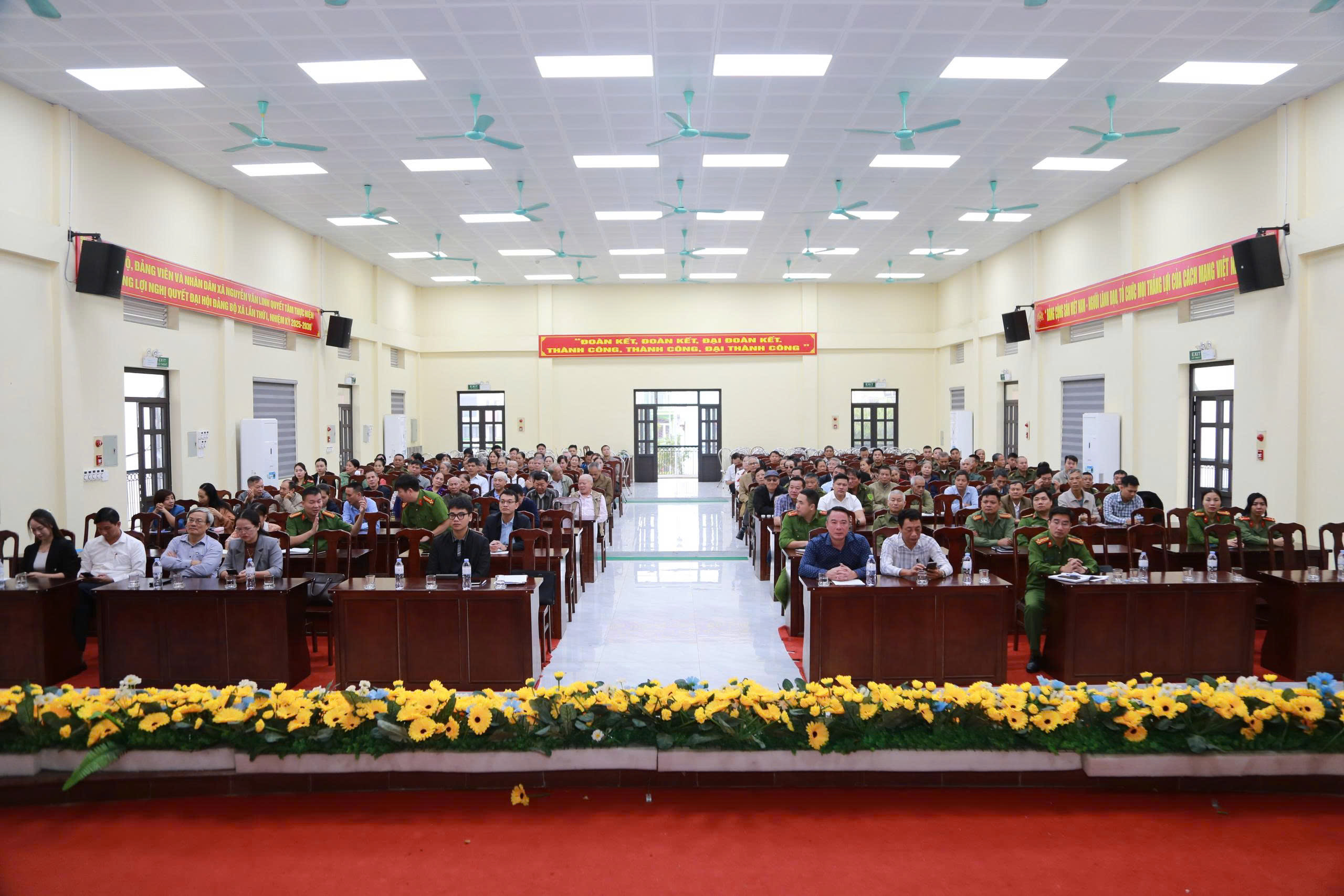 HỘI NGHỊ UBND XÃ – CÔNG AN XÃ ĐỐI THOẠI VÀ LẮNG NGHE Ý KIẾN NHÂN DÂN