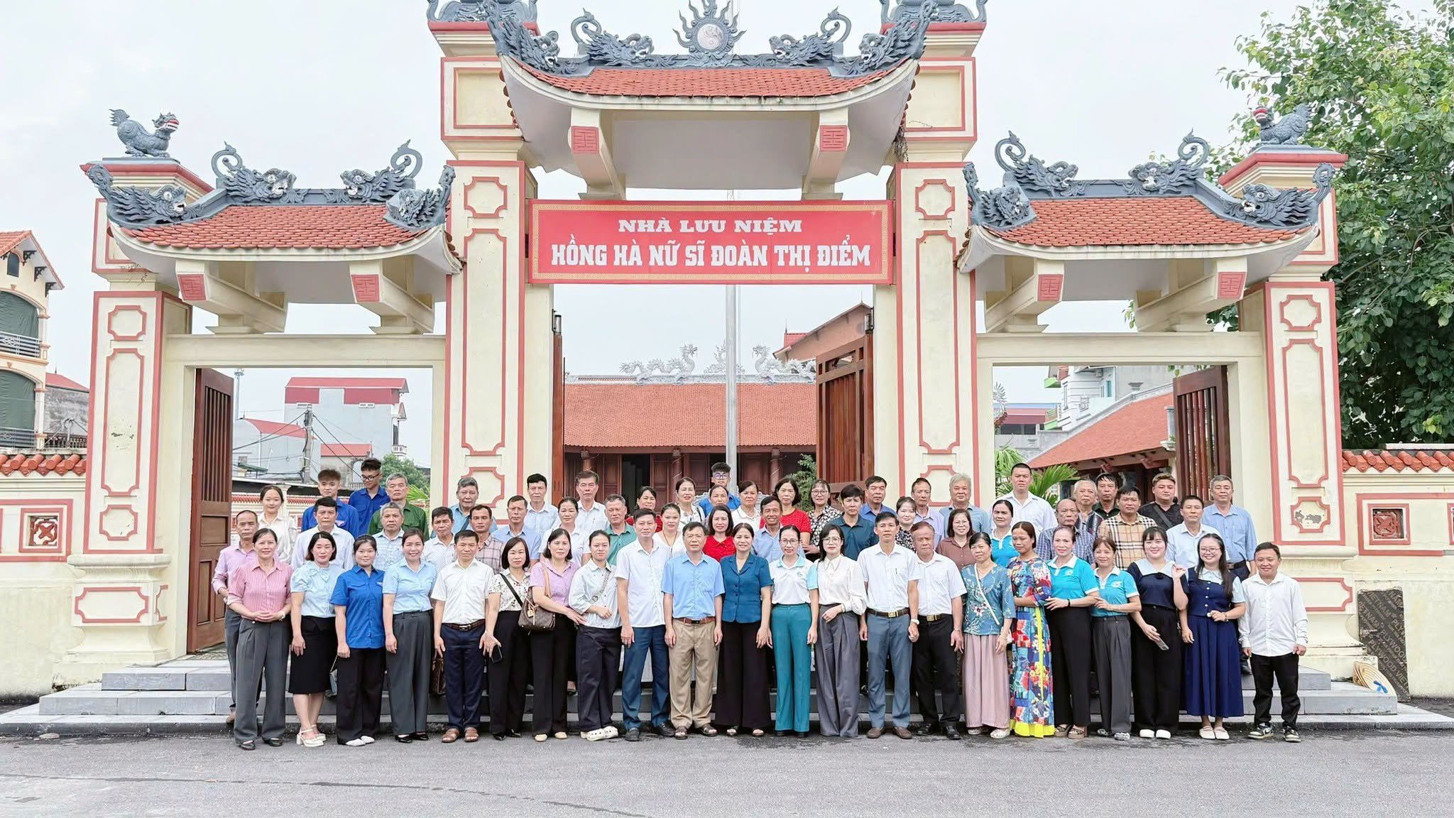 HỒNG HÀ NỮ SĨ ĐOÀN THỊ ĐIỂM VÀ NHÀ LƯU NIỆM TẠI THÔN NGUYỄN BÌNH