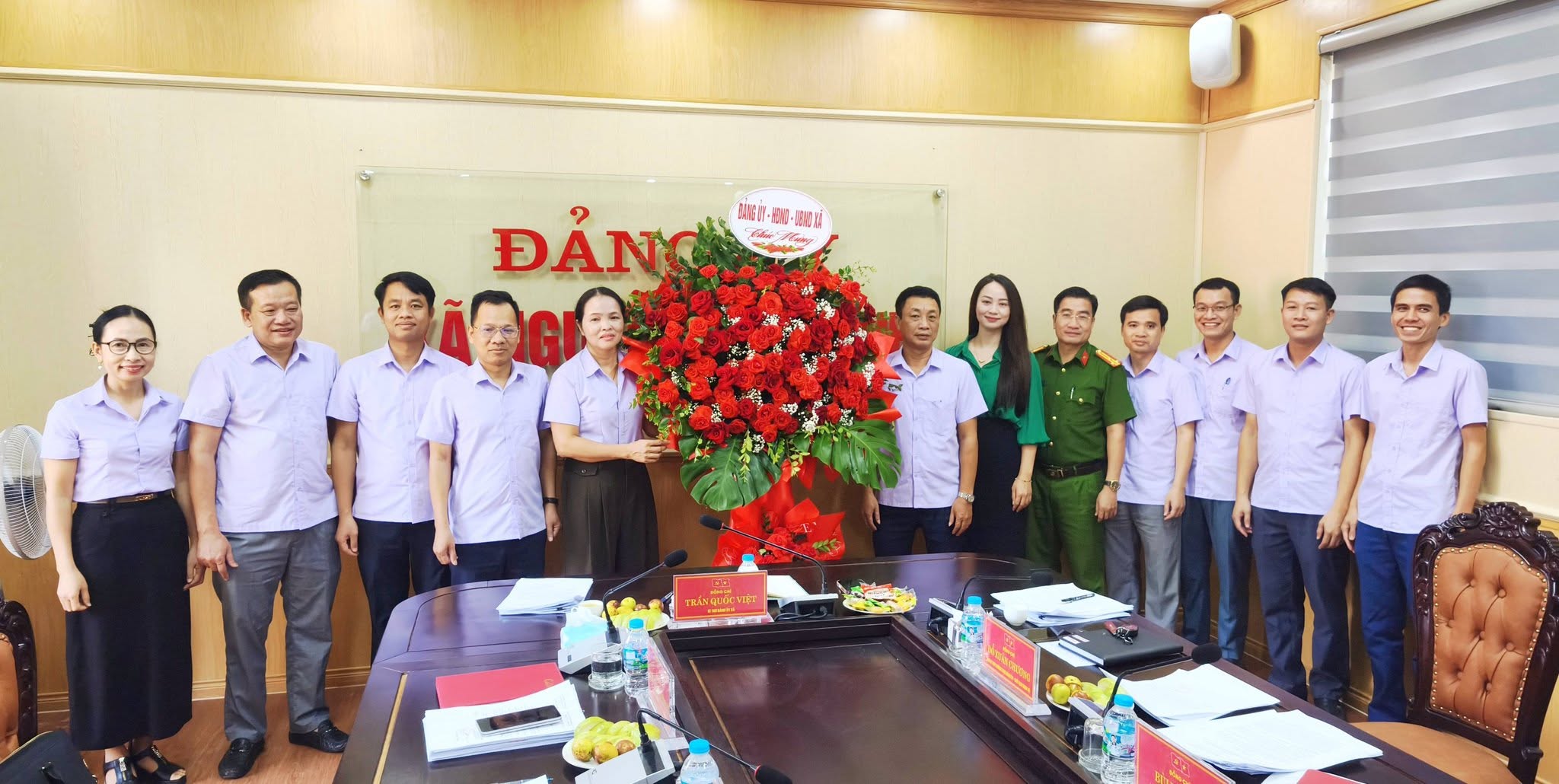 LÃNH ĐẠO XÃ NGUYỄN VĂN LINH TẶNG HOA CHÚC MỪNG CÁC NGÀNH, ĐOÀN THỂ NHÂN DỊP KỶ NIỆM CÁC NGÀY TRUYỀN THỐNG, NGÀY THÀNH LẬP TRONG THÁNG 10